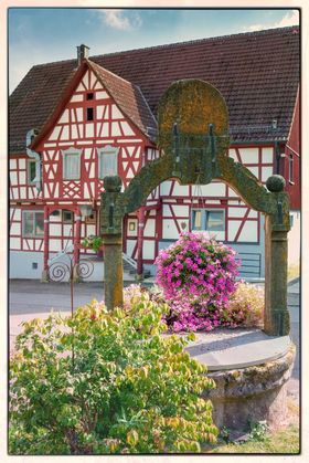 historischer-gasthof-waldhorn-finsterrot-und-ziehbrunnen.jpg